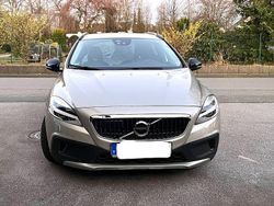 Beige Gebraucht 2017 Volvo V40 CC Summum Kombi | 16.500 € (Etwas zu teuer)