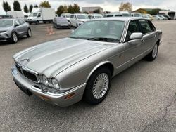 Silber Gebraucht 1999 Jaguar XJ8 Executive Limousine | 4.600 €