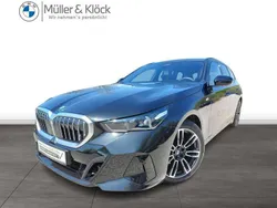 Saphirschwarz Gebraucht 2024 BMW 520 M Sport Kombi | 55.690 € (Guter Preis)