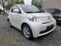 Weiß (metallic) Gebraucht 2009 Toyota iQ Kleinwagen | 5.490 € (Fairer Preis)