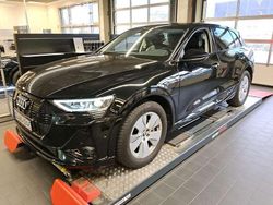 Brillantschwarz Gebraucht 2020 Audi e-tron S-Line SUV | 29.785 € (Guter Preis)