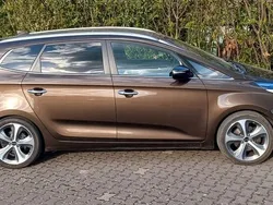 Braun Gebraucht 2016 Kia Carens Spirit Van / Kleinbus | 11.100 € (Fairer Preis)