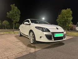 Weiß Gebraucht 2010 Renault Mégane Coupé Coupé | 4.600 €