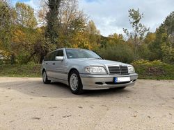 Silber Gebraucht 2000 Mercedes C200 Kombi | 1.500 €