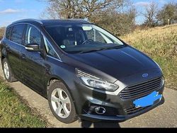 Grau Gebraucht 2016 Ford S-MAX Titanium Van / Kleinbus | 11.499 € (Fairer Preis)