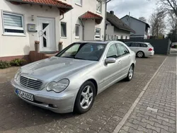 Grau Gebraucht 2002 Mercedes C220 Elegance Limousine | 4.290 € (Etwas zu teuer)