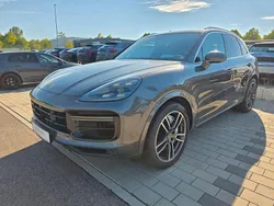 Grau Gebraucht 2023 Porsche Cayenne Turbo SUV | 88.990 € (Fairer Preis)