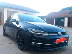 Schwarz Gebraucht 2018 VW Golf VII Highline Kombi | 18.900 € (Etwas zu teuer)