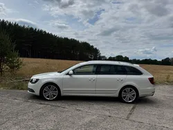 Weiß Gebraucht 2014 Skoda Superb Elegance Limousine | 8.750 € (Fairer Preis)
