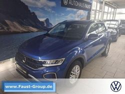 Blau Gebraucht 2024 VW T-Roc Life SUV | 27.450 € (Fairer Preis)