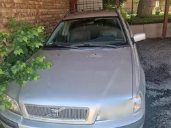 Silber Gebraucht 2002 Volvo V40 Kombi | 2.350 €