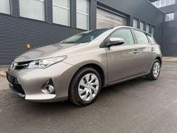 Grau Gebraucht 2013 Toyota Auris Life Limousine | 10.900 € (Fairer Preis)
