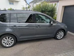 Grau Gebraucht 2020 VW Touran Highline Van / Kleinbus | 28.750 € (Fairer Preis)