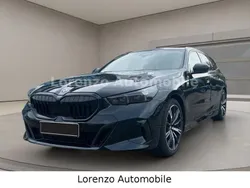 Schwarz Gebraucht 2024 BMW 520 Performance Kombi | 56.200 € (Fairer Preis)