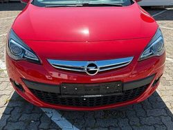 Rot Gebraucht 2013 Opel Astra GTC Innovation Limousine | 8.900 € (Etwas zu teuer)