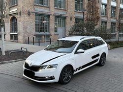 Weiß Gebraucht 2017 Skoda Octavia LAURIN & KLEMENT Kombi | 14.500 €