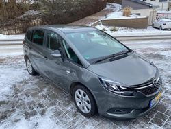 Grau Gebraucht 2018 Opel Zafira Tourer Van / Kleinbus | 20.000 € (Etwas zu teuer)