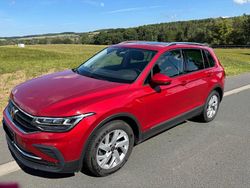 Rot Gebraucht 2022 VW Tiguan Active SUV | 26.500 € (Fairer Preis)
