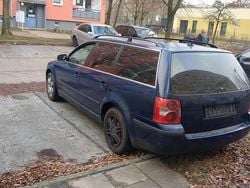 Blau Gebraucht 2002 VW Passat Family Kombi | 999 € (Superpreis)