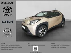 Ginger beige / night sky black Neu 2024 Toyota Aygo Team Kleinwagen | 17.890 €