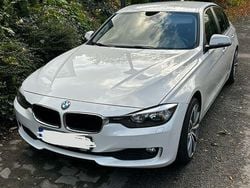 Weiß Gebraucht 2015 BMW 320 Efficient Dynamics Limousine | 12.600 € (Guter Preis)