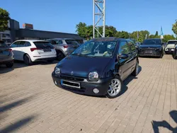 Grün Gebraucht 2006 Renault Twingo Initiale Kleinwagen | 3.999 €