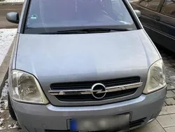 Grau Gebraucht 2004 Opel Meriva Van / Kleinbus | 3.650 € (Teuer)