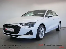Gletscherweiß metallic Gebraucht 2024 Audi A3 Sportback Ambiente Limousine | 30.560 € (Guter Preis)