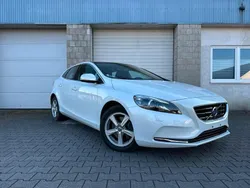 Weiß Gebraucht 2013 Volvo V40 Momentum Kombi | 9.750 € (Fairer Preis)