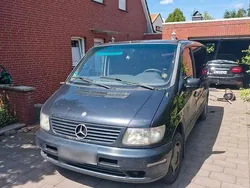 Schwarz Gebraucht 2000 Mercedes V220 Van / Kleinbus | 1.400 €