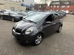 Grau Gebraucht 2011 Toyota Yaris Edition Limousine | 5.999 € (Etwas zu teuer)