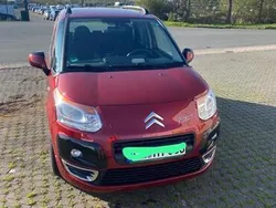 Rot Gebraucht 2009 Citroën C3 Picasso Van / Kleinbus | 3.199 € (Fairer Preis)