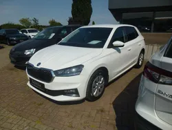 Weiß Gebraucht 2024 Skoda Fabia Selection Limousine | 21.490 € (Etwas zu teuer)