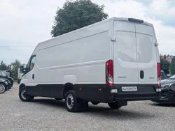 Weiss Gebraucht 2023 Iveco Daily Limousine | 36.890 € (Guter Preis)
