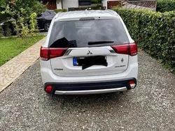 Weiß Gebraucht 2017 Mitsubishi Outlander Diamant Edition SUV | 16.100 € (Guter Preis)