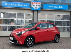 Rot Gebraucht 2020 Toyota Aygo X-play Kleinwagen | 8.860 € (Fairer Preis)