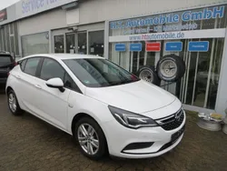 Weiß Gebraucht 2018 Opel Astra Edition Limousine | 9.999 € (Fairer Preis)