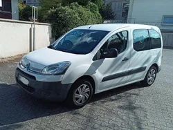 Weiß Gebraucht 2015 Citroën Berlingo Attraction Van / Kleinbus | 8.980 € (Fairer Preis)