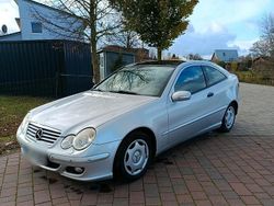 Silber Gebraucht 2006 Mercedes C220 Coupé | 2.950 € (Fairer Preis)