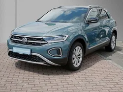 Petroleum blue metallic Gebraucht 2024 VW T-Roc Style SUV | 25.970 € (Superpreis)