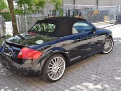 Schwarz Gebraucht 2001 Audi TT Roadster Cabrio | 11.700 €