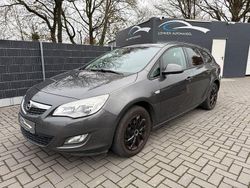 Grau Gebraucht 2011 Opel Astra Edition Kombi | 4.999 € (Fairer Preis)