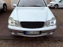 Silber Gebraucht 2006 Mercedes C220 Limousine | 2.500 €