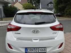 Weiß Gebraucht 2014 Hyundai i30 Classic Limousine | 7.000 € (Fairer Preis)