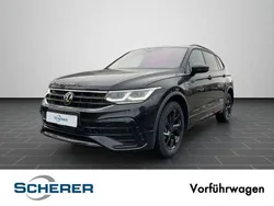 Deep black perleffekt (metallic) Gebraucht 2024 VW Tiguan Allspace R-line SUV | 49.890 € (Teuer)