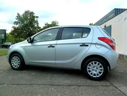 Sleeksilber Gebraucht 2011 Hyundai i20 Limousine | 3.500 € (Fairer Preis)
