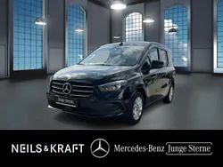 Schwarz Gebraucht 2022 Mercedes T180 Van / Kleinbus | 34.367 €