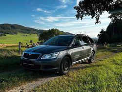 Grau Gebraucht 2012 Skoda Octavia Kombi | 4.990 €