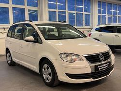Weiß Gebraucht 2010 VW Touran Trendline Van / Kleinbus | 2.990 € (Superpreis)