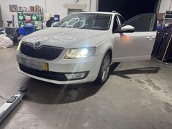 Weiß Gebraucht 2013 Skoda Octavia Kombi | 8.900 € (Fairer Preis)